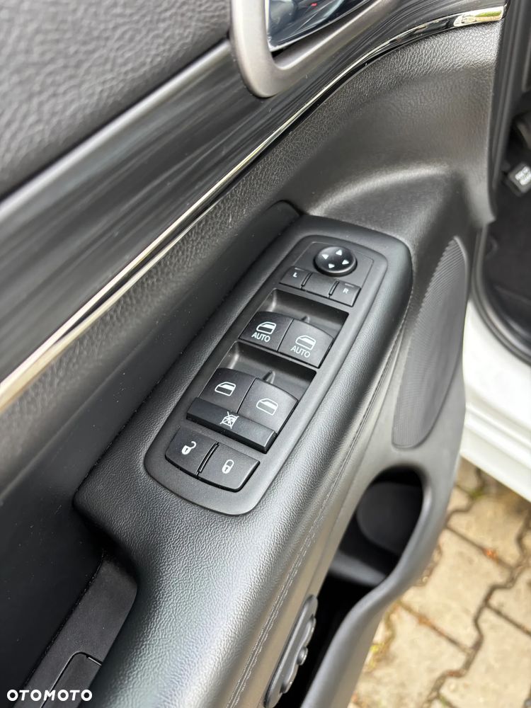 Jeep Grand Cherokee - 15