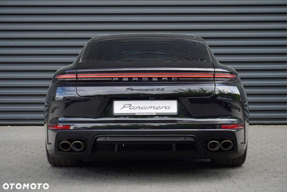 Porsche Panamera - 4