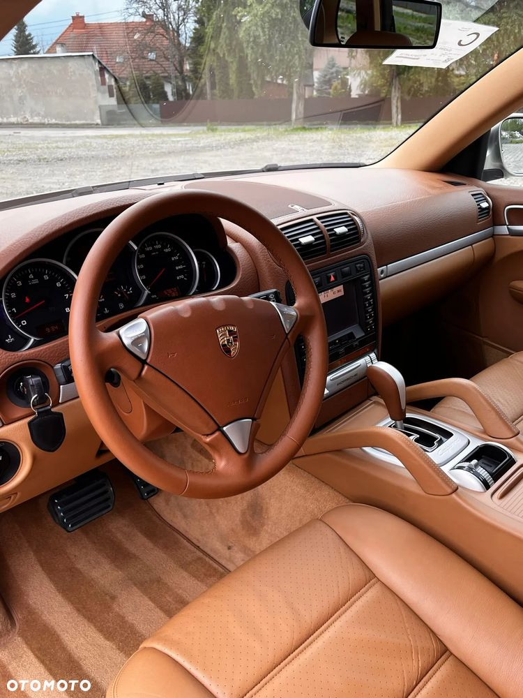 Porsche Cayenne - 11