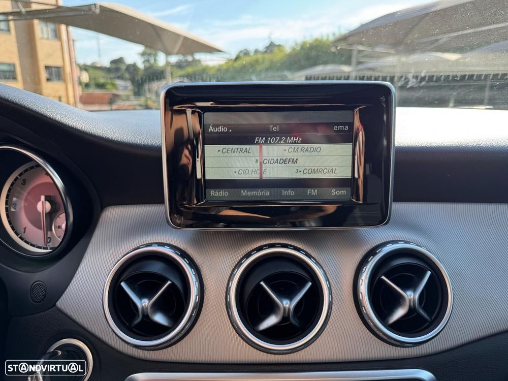 Mercedes-Benz GLA 180 d Urban - 13