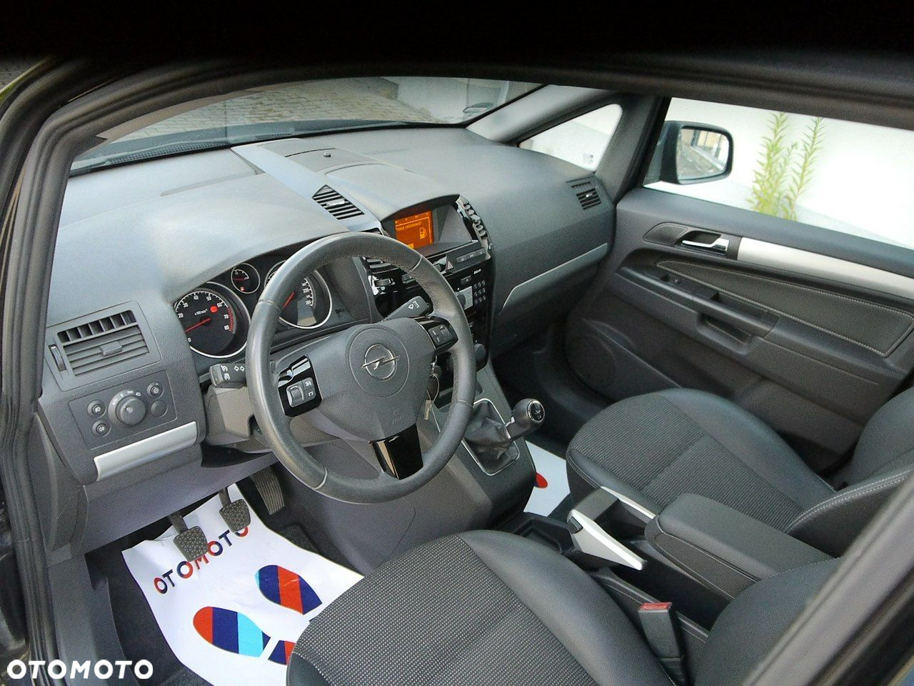 Opel Zafira 1.8 Sport - 17