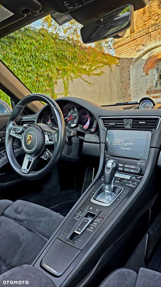 Porsche 911 Targa 4 GTS PDK - 14