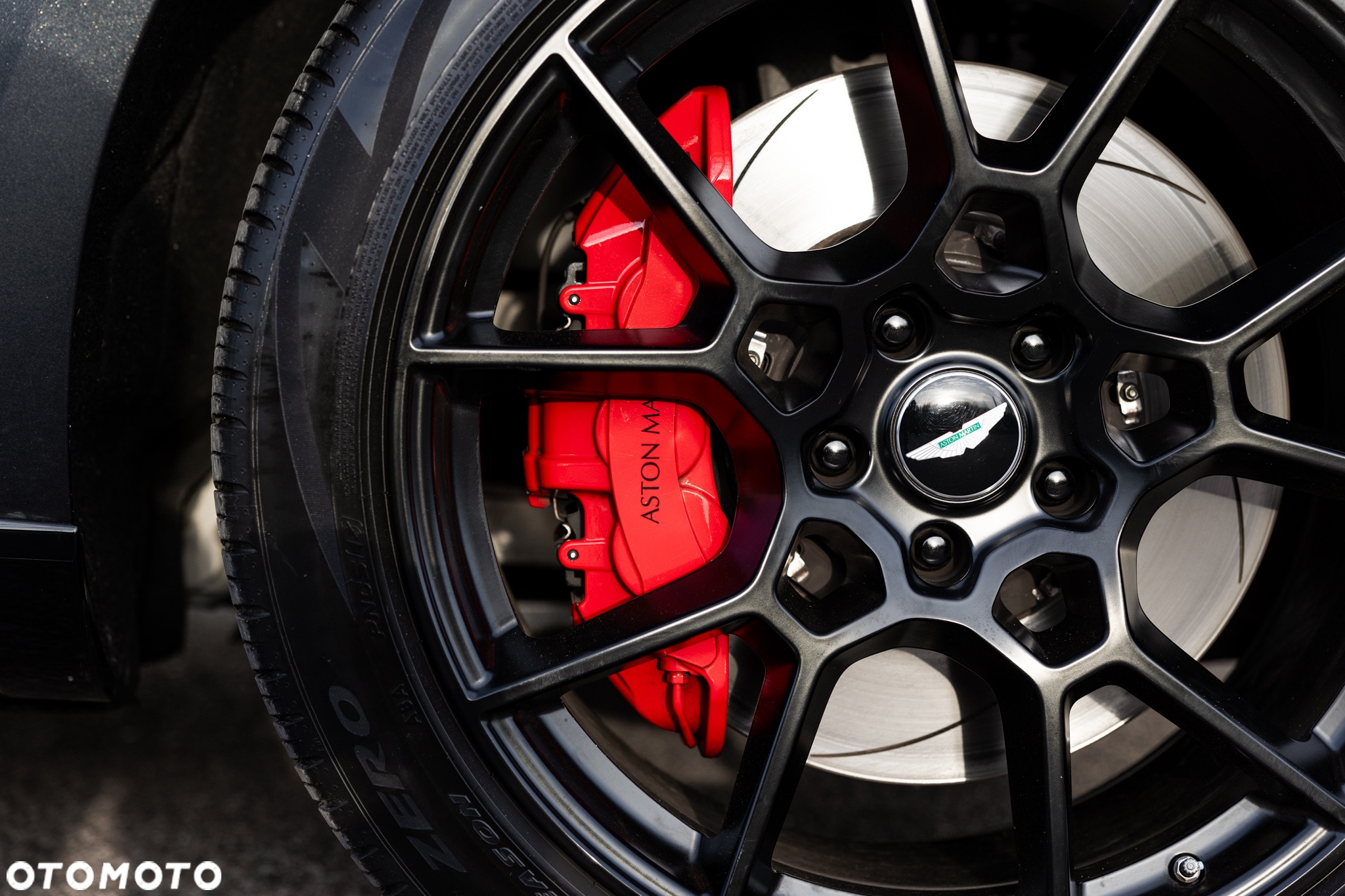 Aston Martin DBX Standard - 11