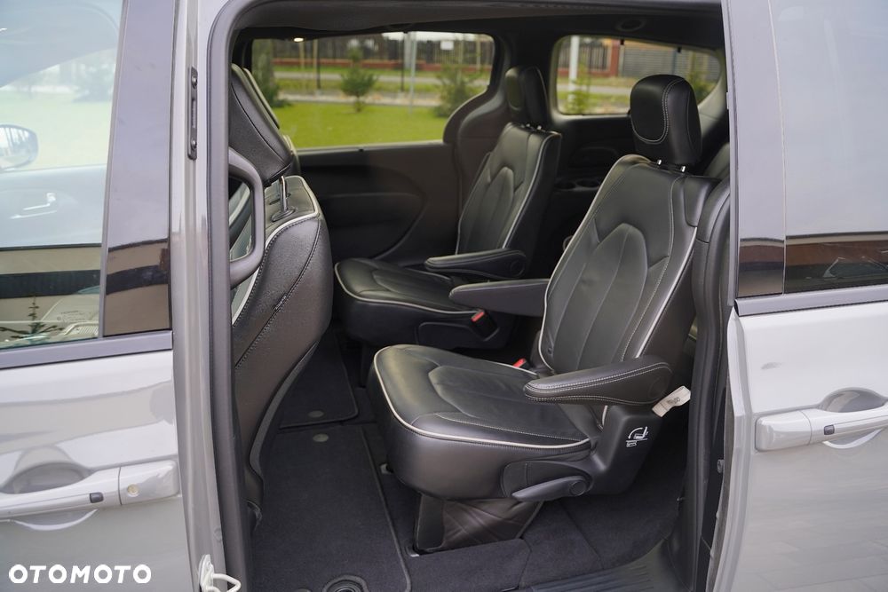 Chrysler Pacifica - 34