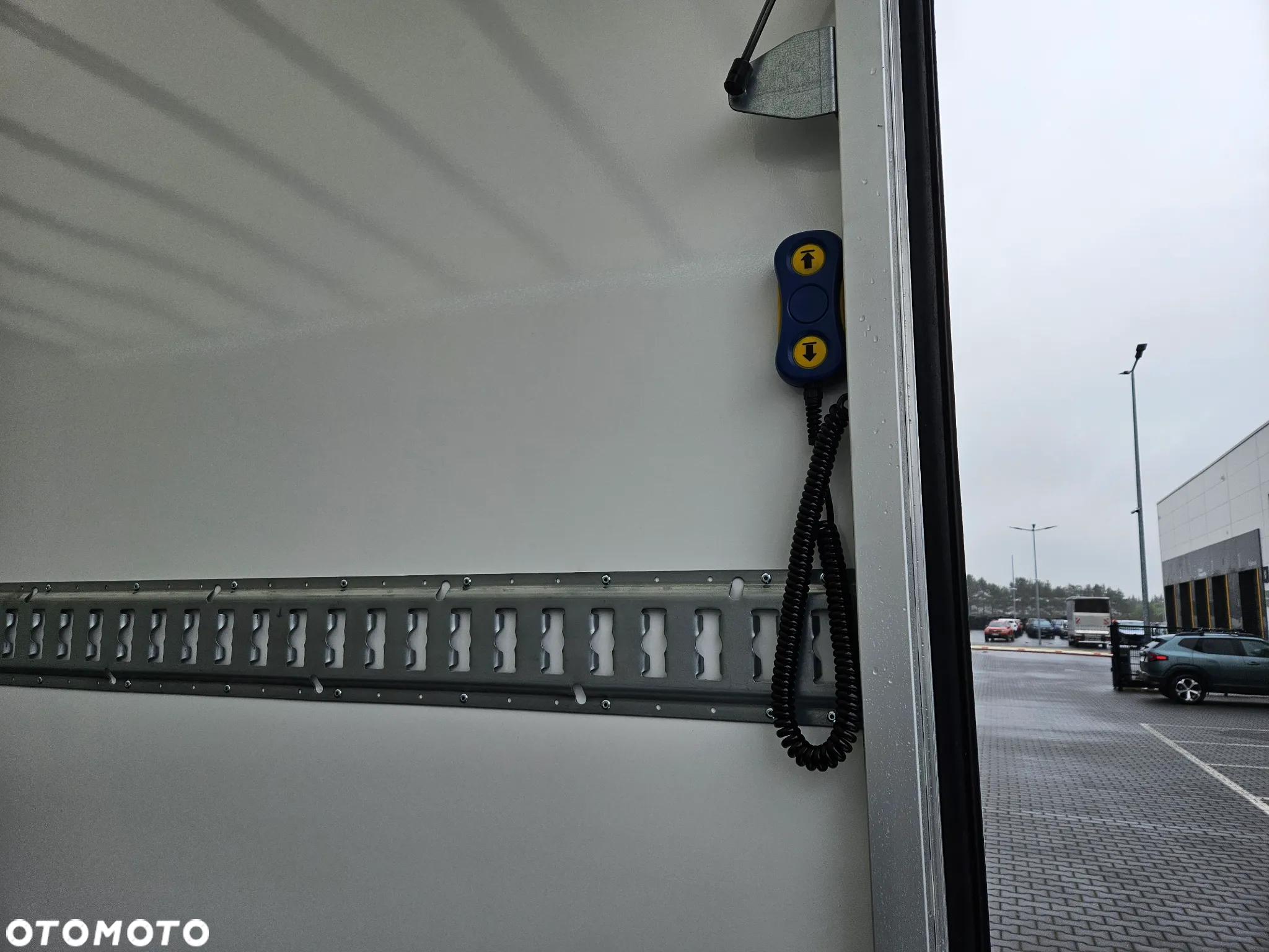 Renault nowy Master kontener 8 EP + winda - 11