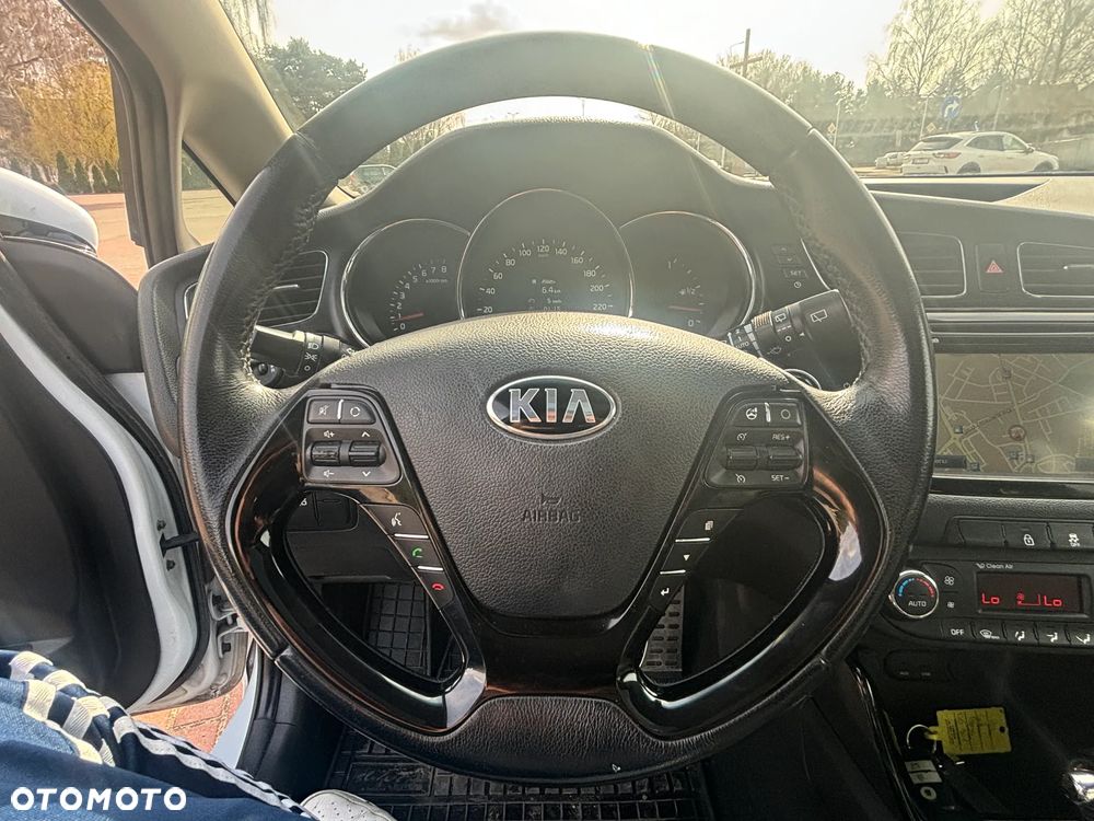 Kia Ceed 1.6 GDI DCT Platinum Edition - 24