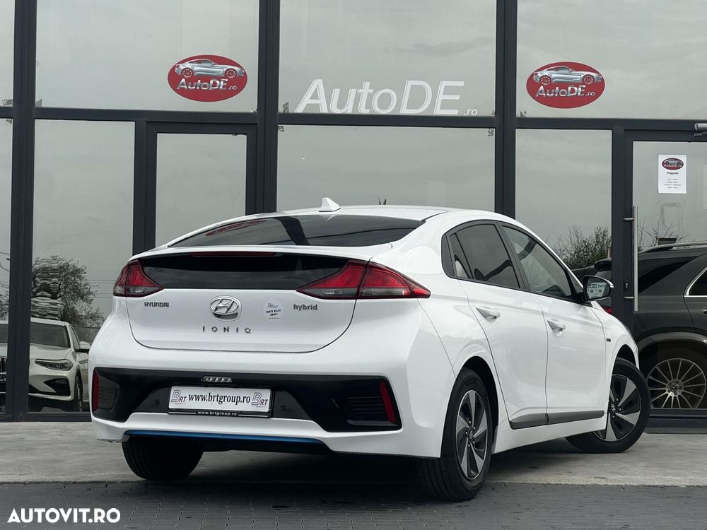 Hyundai IONIQ - 3