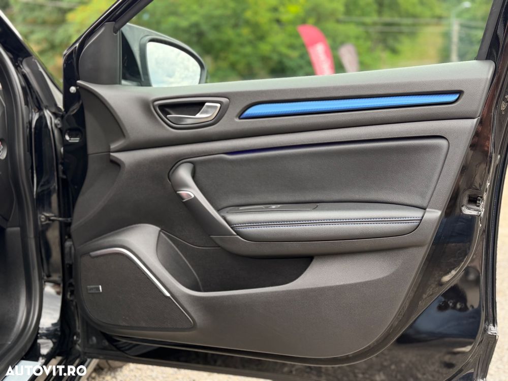 Renault Megane ENERGY TCe 205 EDC GT - 41