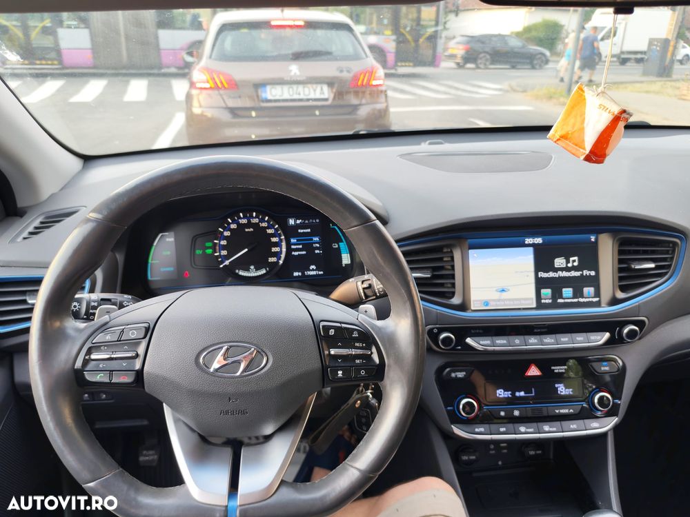 Hyundai IONIQ - 16
