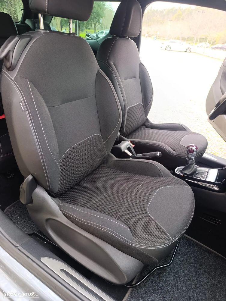 Citroën DS3 1.6 e-HDi So Chic - 11