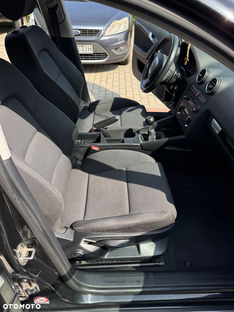 Audi A3 Sportback 1.6 FSI Ambiente - 22