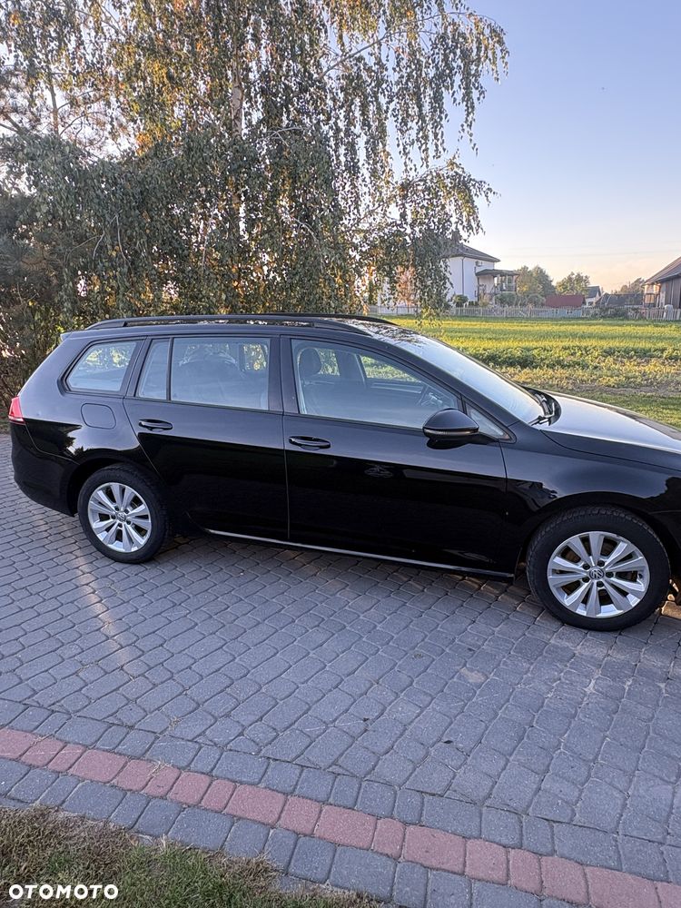 Volkswagen Golf - 1