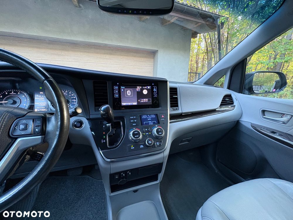 Toyota Sienna 3.5 V6 SE - 32