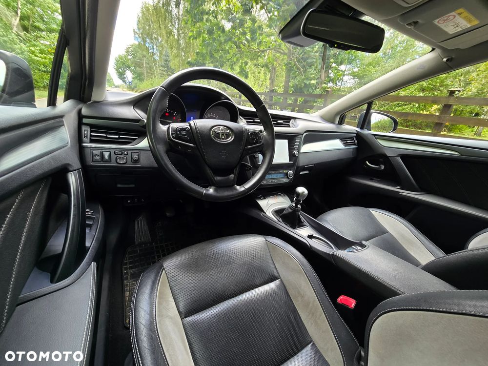 Toyota Avensis 2.0 D-4D Premium - 35