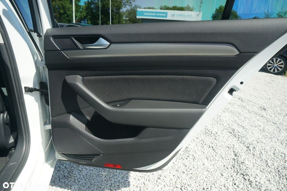 Volkswagen Passat 2.0 TDI EVO Essence DSG - 30