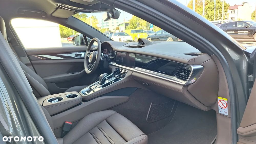 Porsche Panamera 4 E-Hybrid - 30