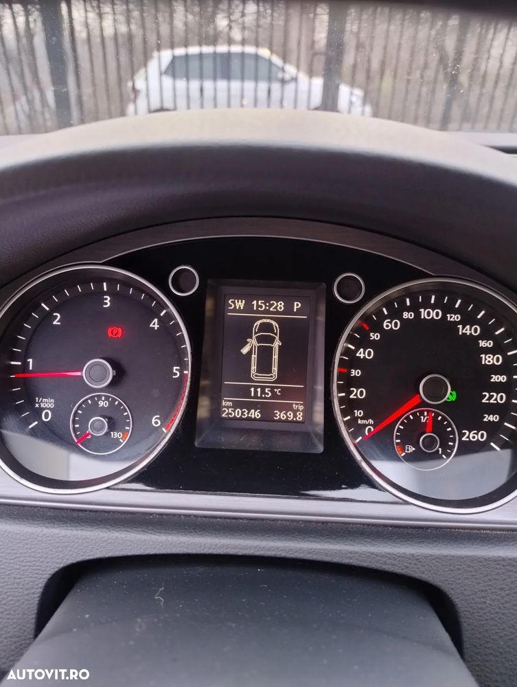 Volkswagen Passat Variant 2.0 TDI BlueMotion Technology DSG Trendline - 6