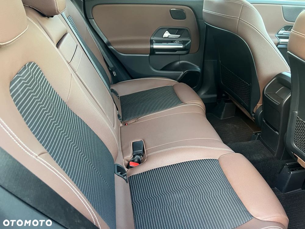 Mercedes-Benz Klasa B 180 7G-DCT - 38