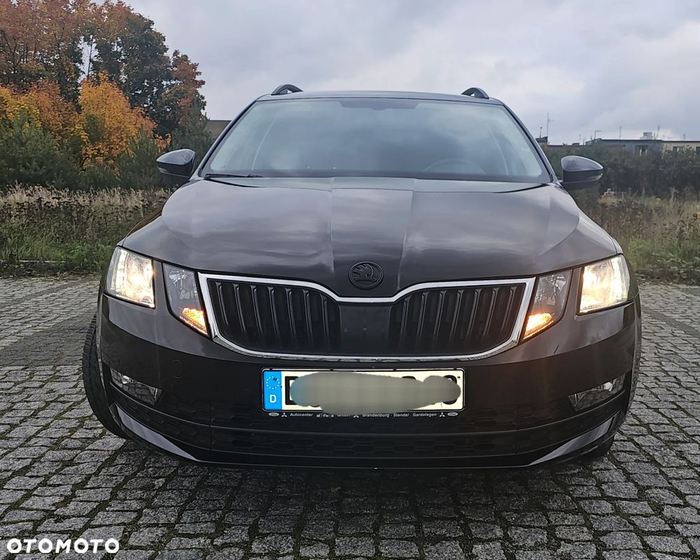 Skoda Octavia Combi 2.0 TDI DSG Edition - 2