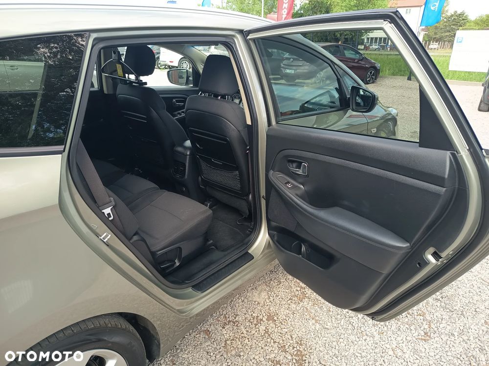 Kia Carens 1.6 GDI Dream-Team Edition - 33