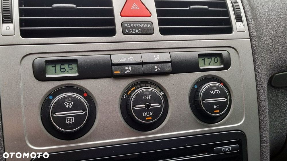 Volkswagen Touran - 16