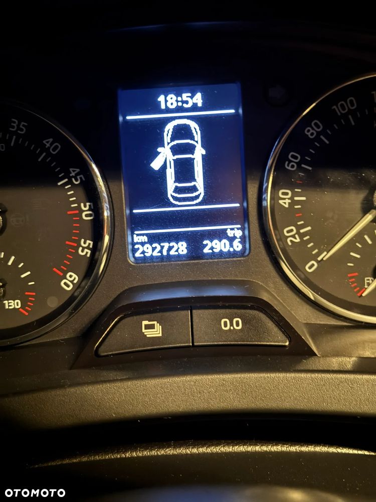Skoda RAPID Spb 1.6 TDI DPF Ambition Max - 10