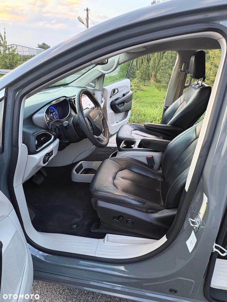 Chrysler Pacifica - 13