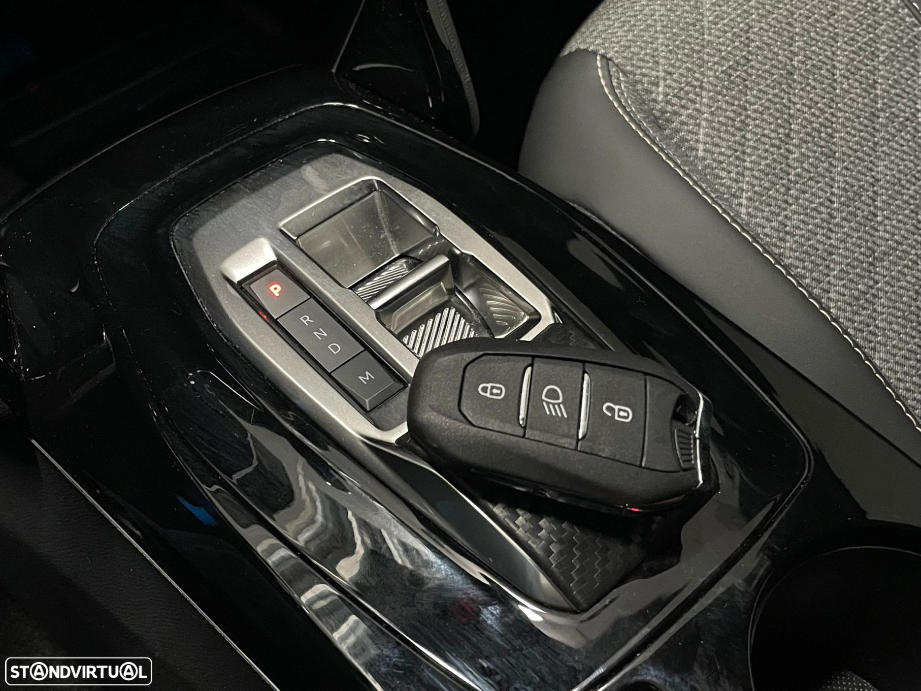 Peugeot 2008 1.2 PureTech Allure EAT8 - 22