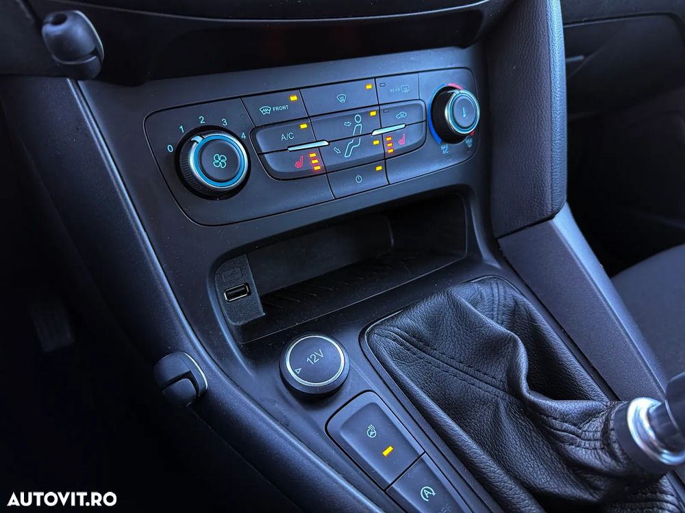 Ford Focus 1.5 EcoBlue Titanium Business - 26