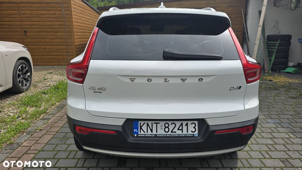 Volvo XC 40 D4 AWD Momentum Pro - 4