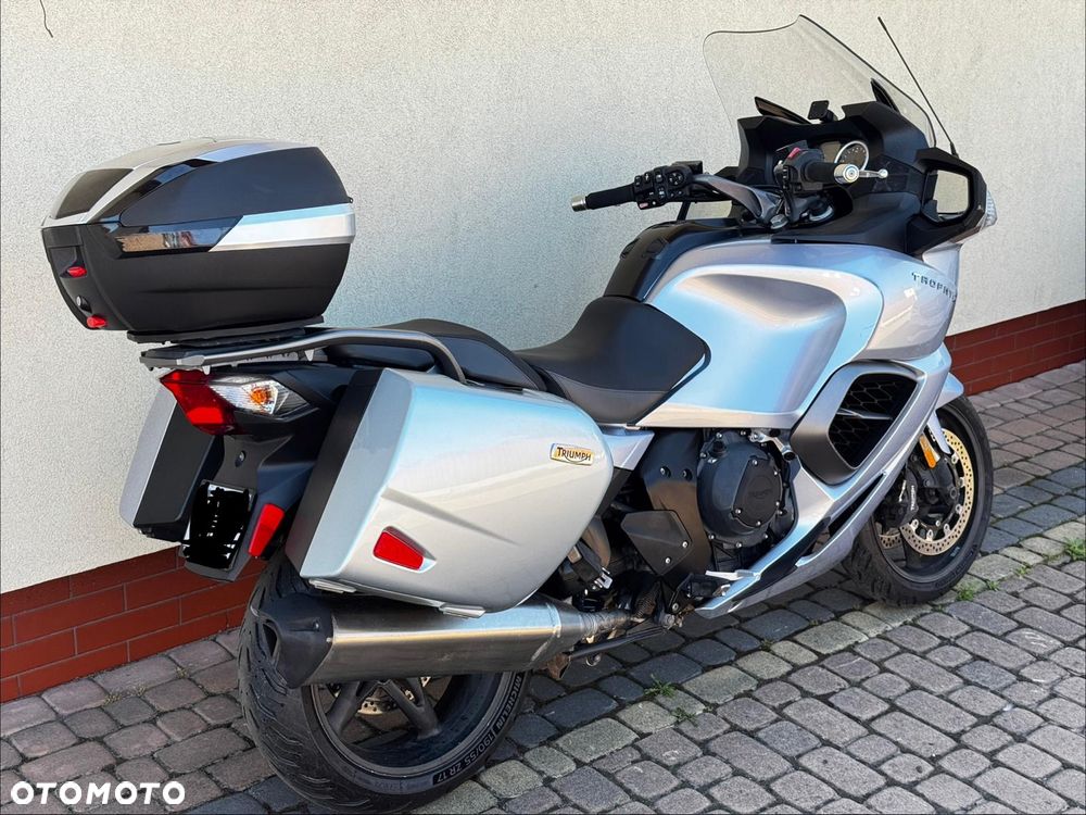 Triumph Inny - 3