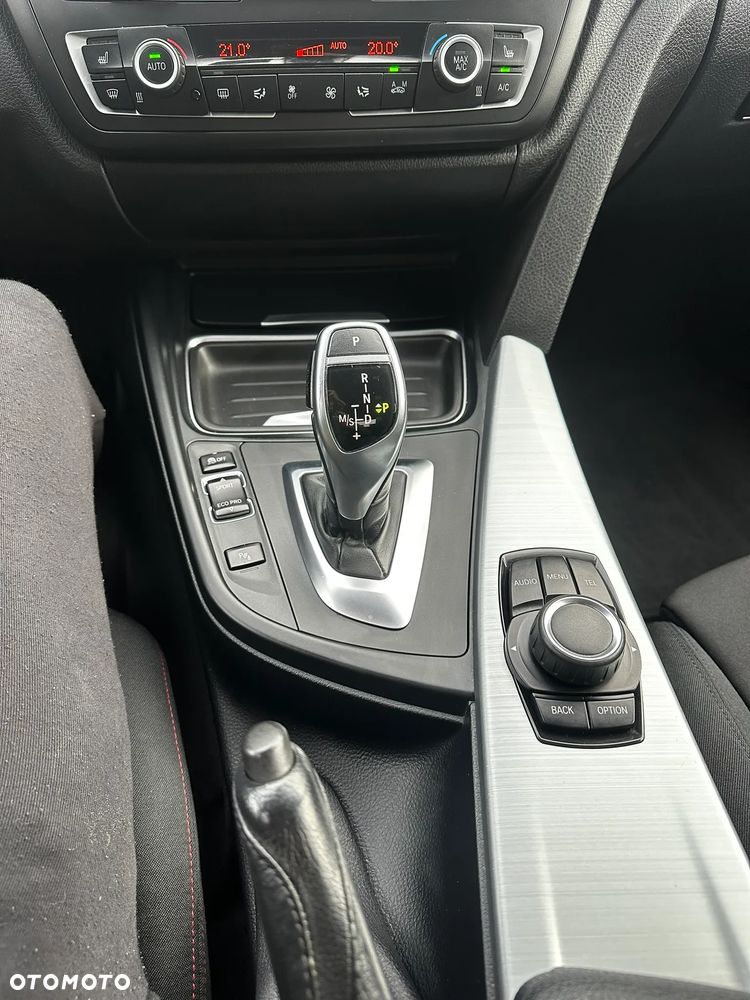 BMW Seria 3 320i Sport-Aut Sport Line - 8