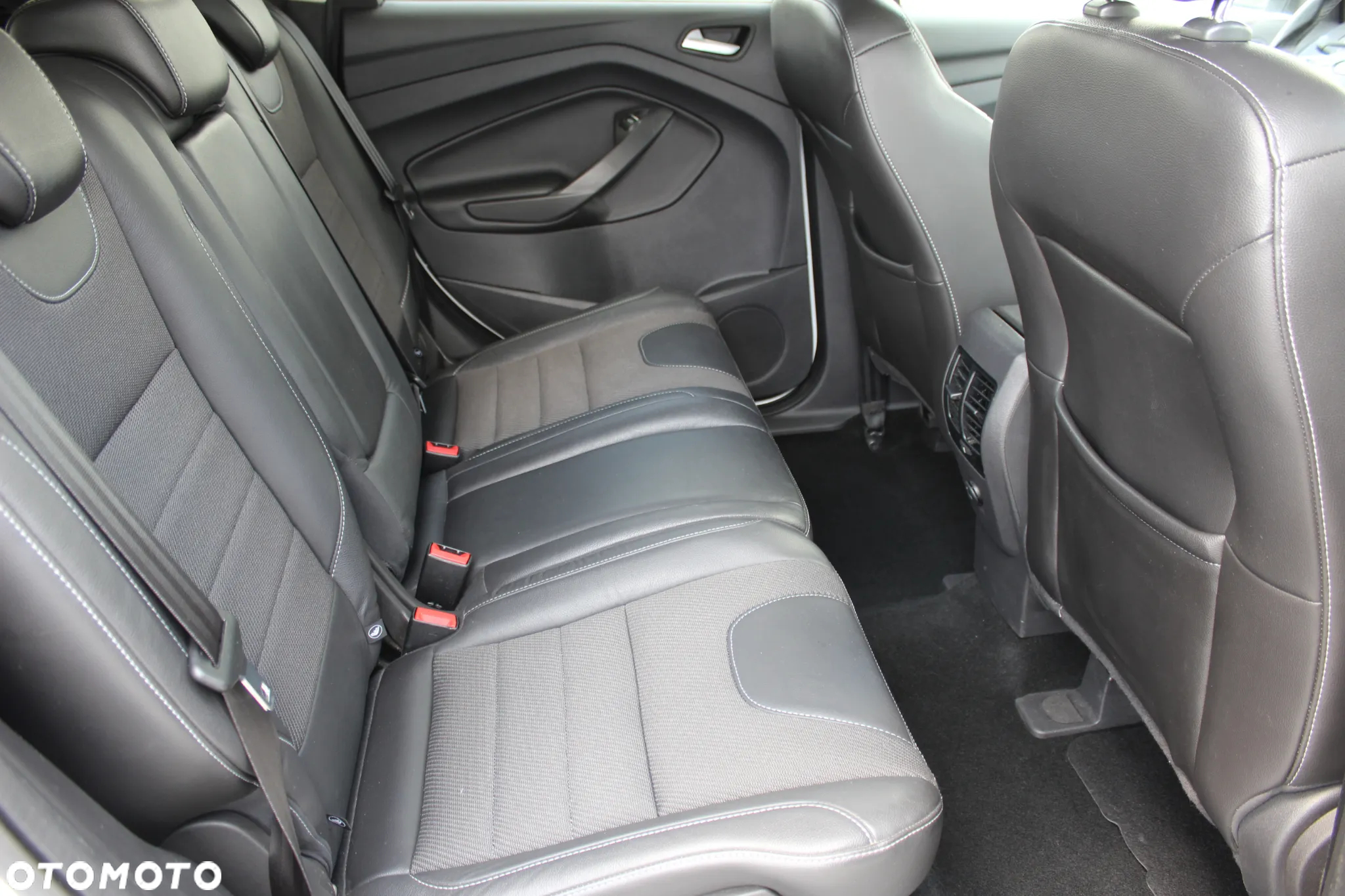 Ford Kuga 2.0 TDCi 2x4 Titanium - 8