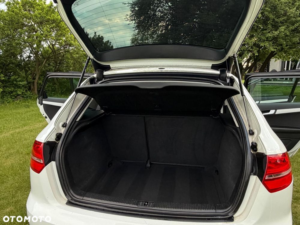 Audi A3 Sportback 1.6 TDI DPF Ambiente - 13