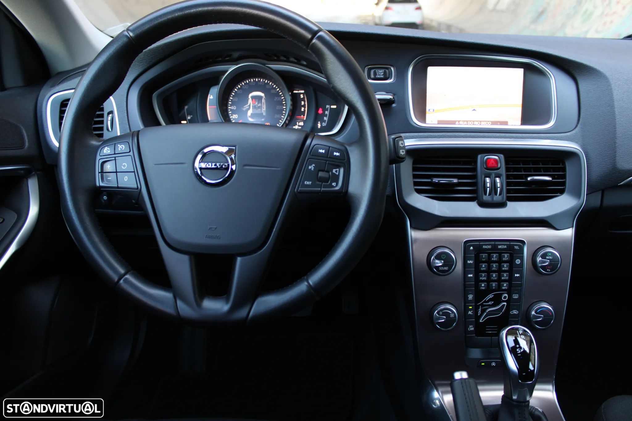 Volvo V40 Cross Country 2.0 D2 Momentum Geartronic - 22