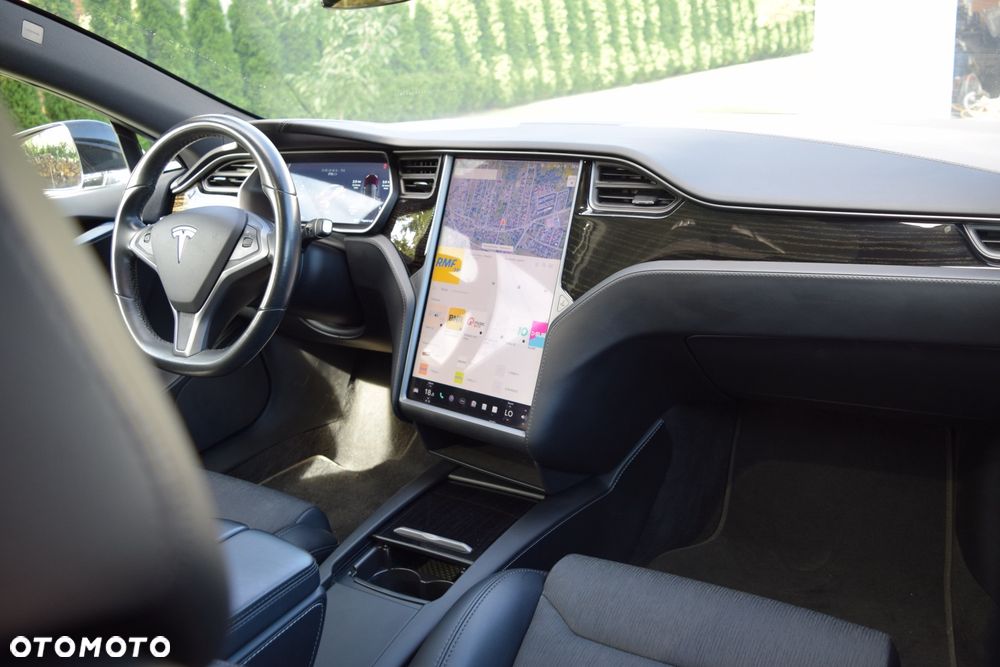 Tesla Model S - 26