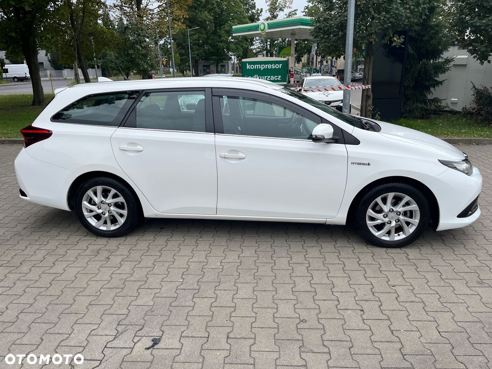 Toyota Auris Hybrid 135 Prestige - 6