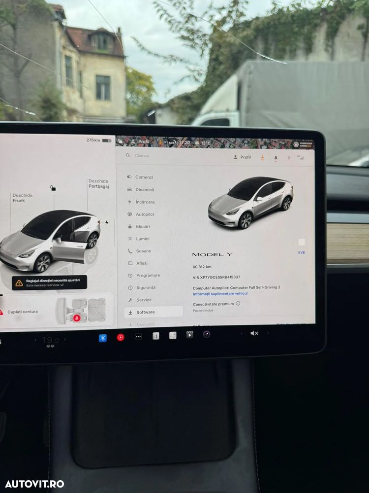 Tesla Model Y Long Range - 12