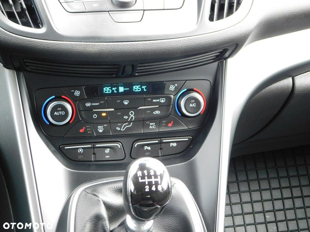 Ford Kuga 2.0 TDCi FWD Titanium - 16