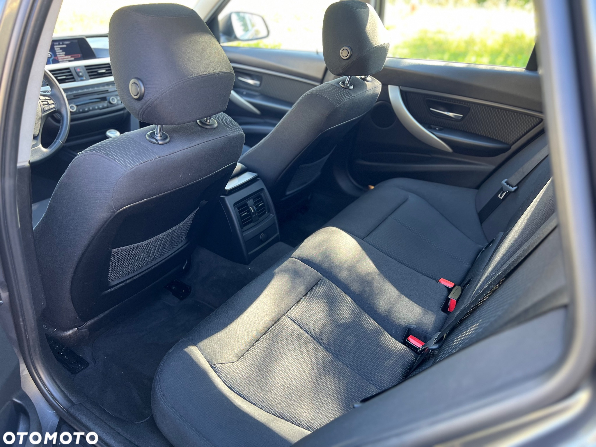 BMW Seria 3 318d DPF Touring Edition Exclusive - 11