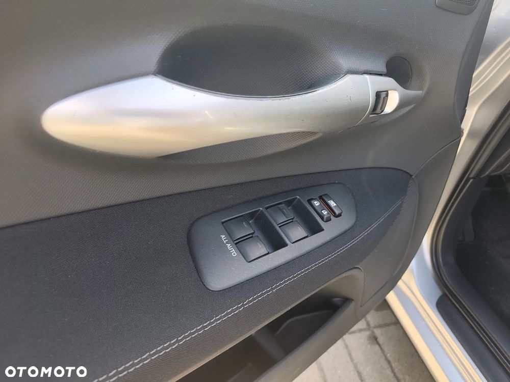 Toyota Auris 1.6 Sol - 11