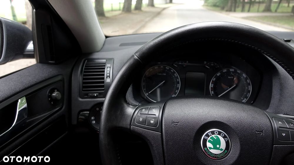 Skoda Octavia 2.0 FSI Automatik Laurin & Klement - 16
