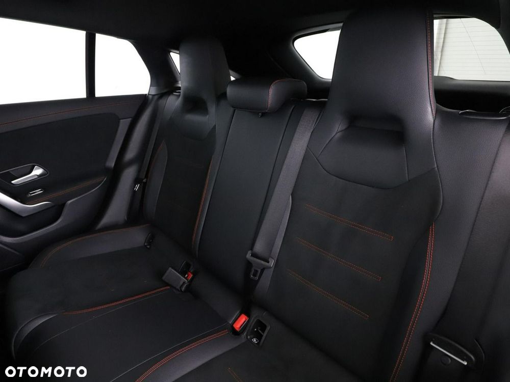 Mercedes-Benz CLA 250 e 8G-DCT AMG Line - 19