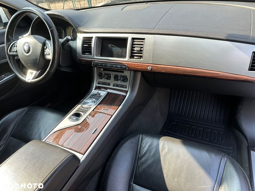 Jaguar XF 2.2 D Luxury - 15