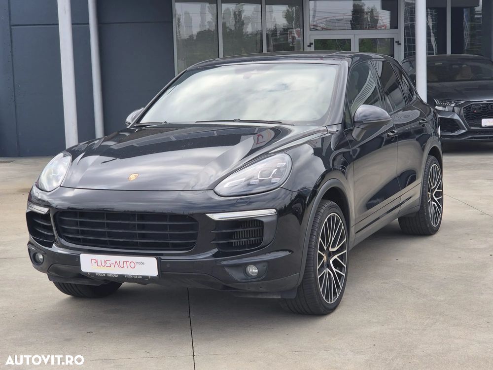 Porsche Cayenne 3.0 L - 4