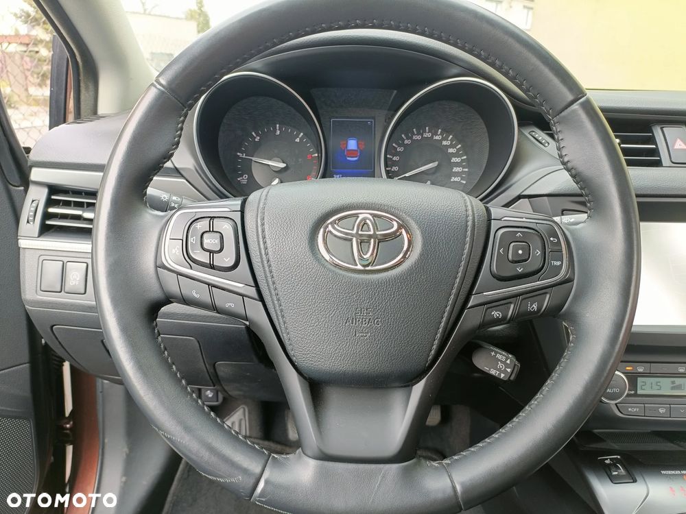 Toyota Avensis - 11