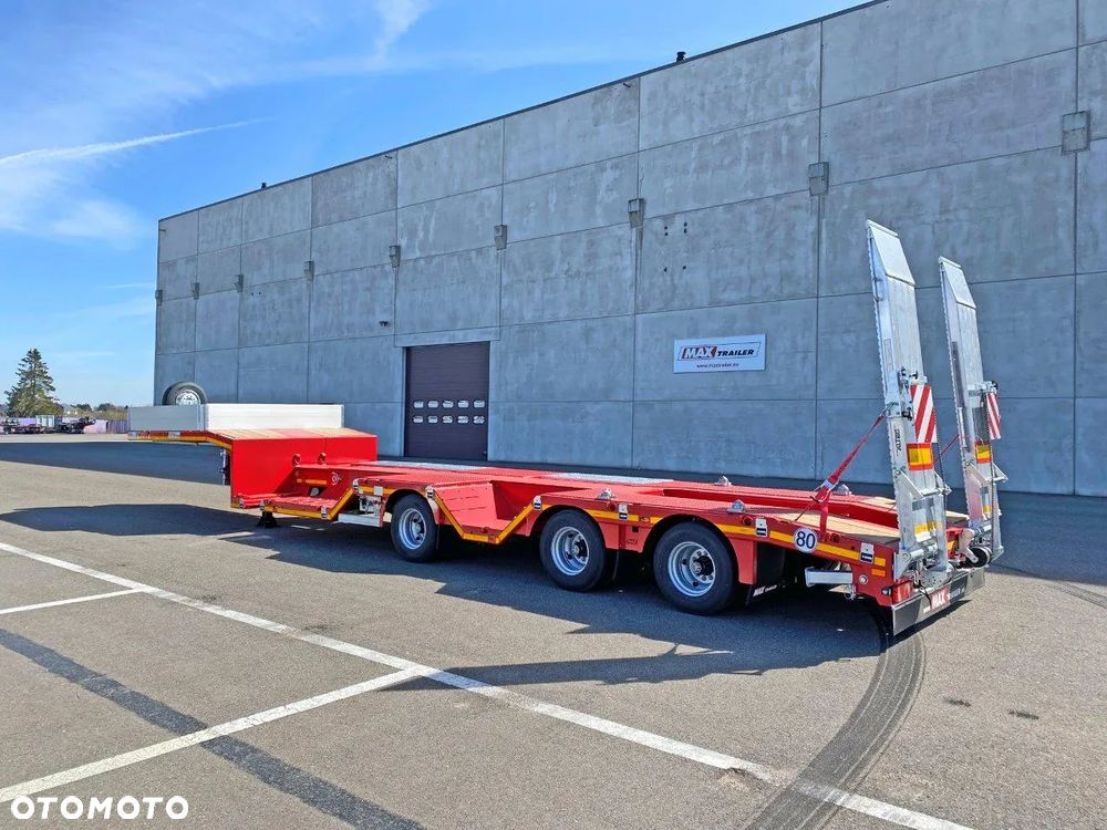 MAX Trailer nowe 3 osiowe semi z zagłębieniami, rozciąg, najazdy hydrauliczne - 4