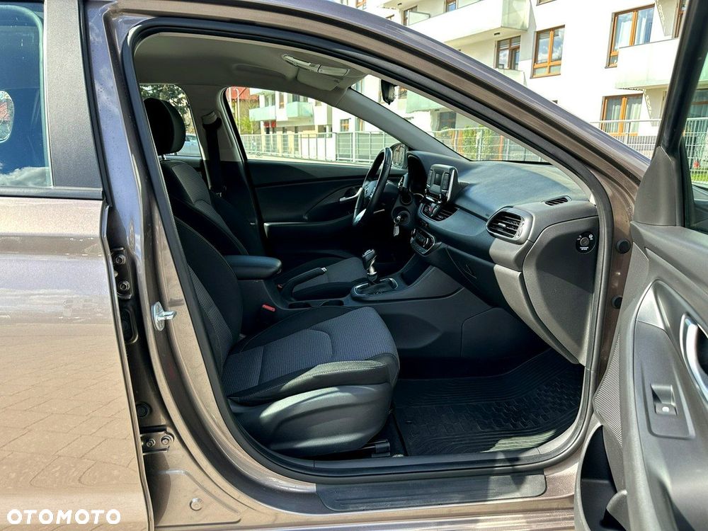 Hyundai i30 1.5 DPI Classic + - 18