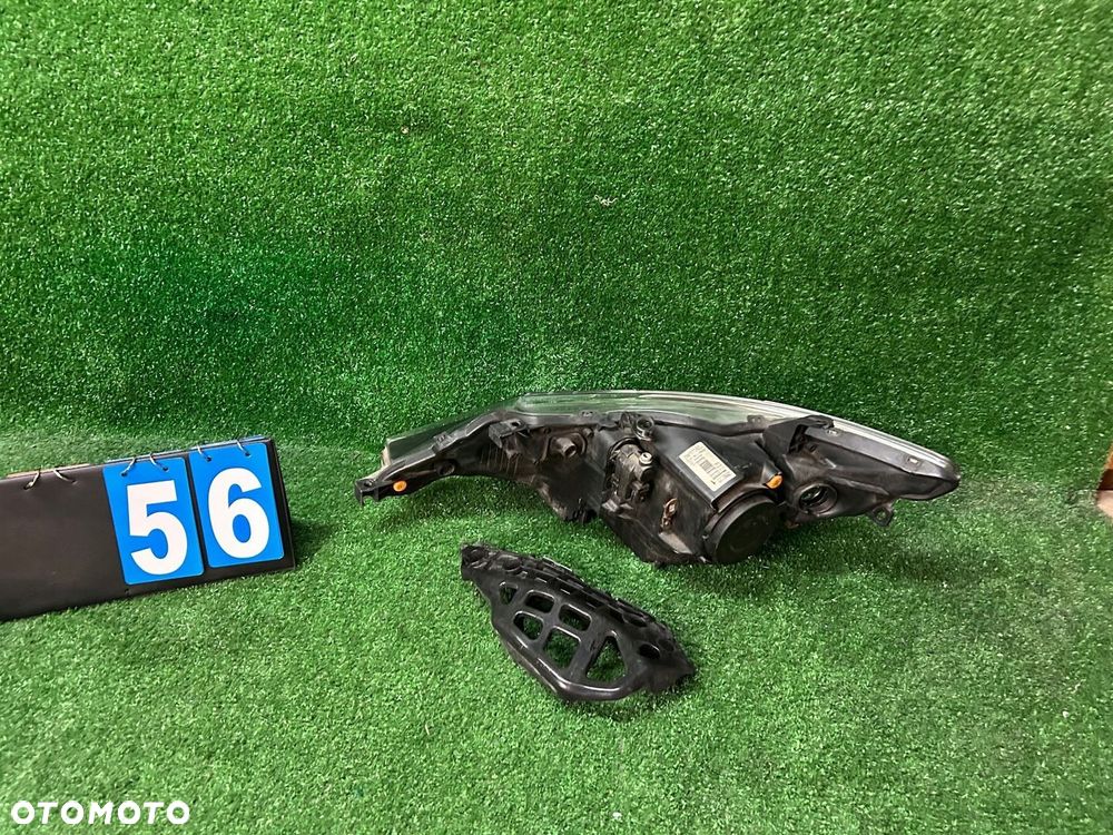 REFLEKTOR PRAWY TOYOTA AURIS II 12-15  ślizg - 2