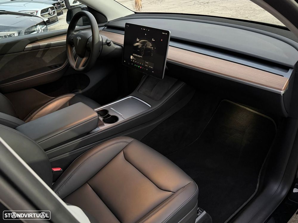 Tesla Model Y Performance Dual Motor AWD - 12